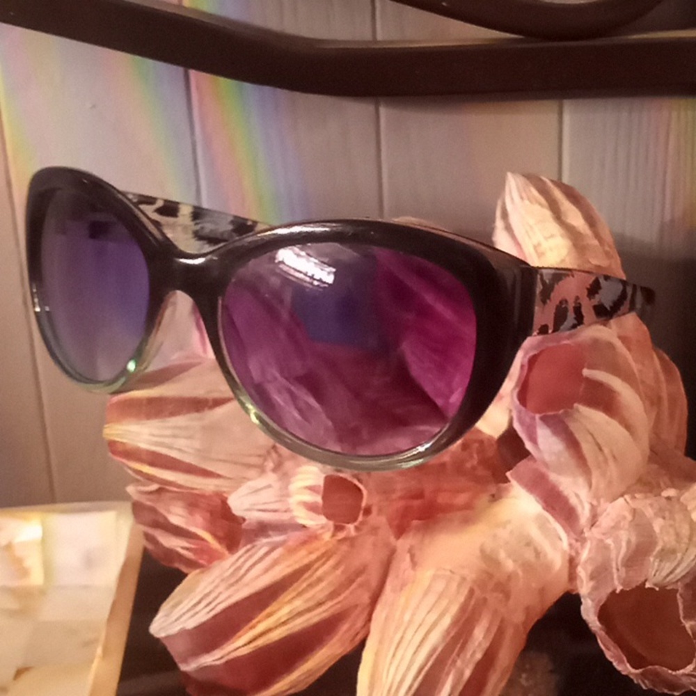 NWOT Steve Madden tortoise spotted teal & black sunglasses with tinted lenses